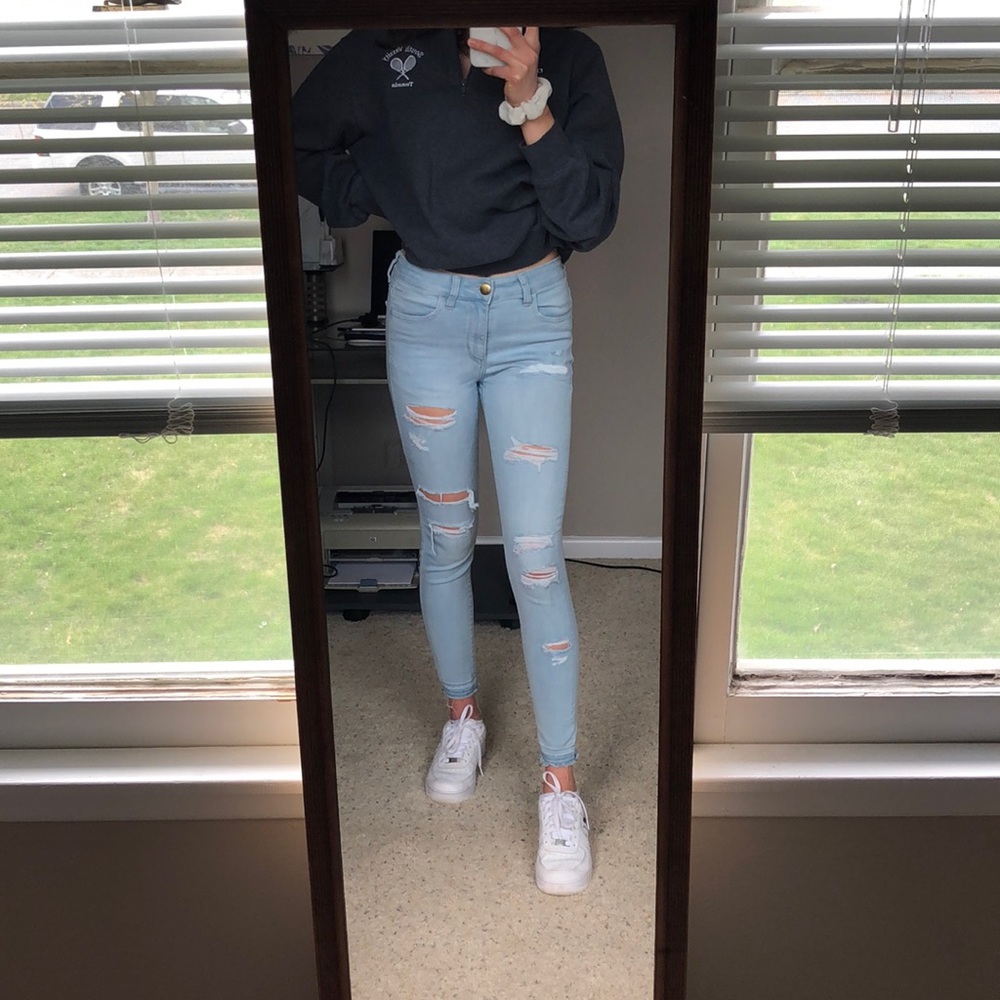 American Eagle light wash distressed jeggings